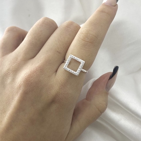 ANEL QUADRADO CRAVEJADO