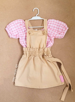CONJUNTO Playground Blusa Xadres Rosa e Salopete Bege - Tamanho 01