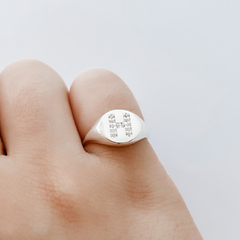 Imagem do Anel de Prata Inicial Cravejada Mindinho Regulável