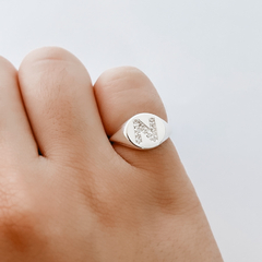 Imagem do Anel de Prata Inicial Cravejada Mindinho Regulável