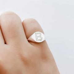 Imagem do Anel de Prata Inicial Cravejada Mindinho Regulável