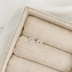 Brinco de Prata Coração Cravejado Infantil