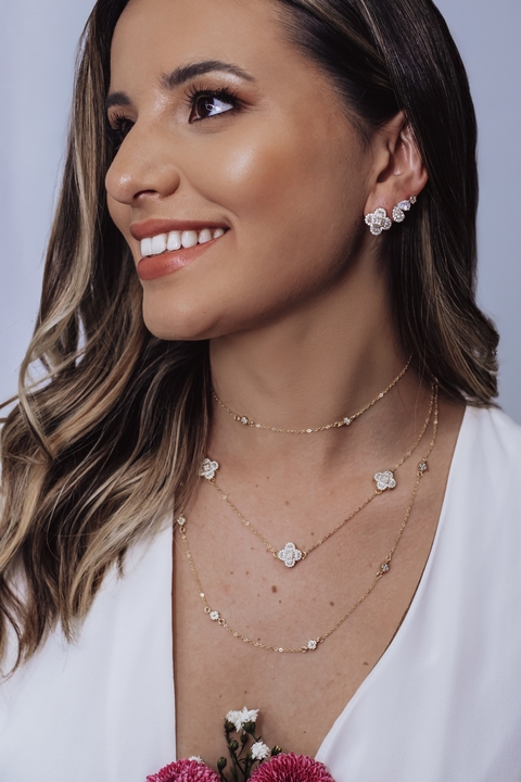 Colar Trevos Cravejados Dourado - comprar online