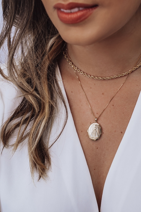 Relicário Nossa Senhora Cravejado Dourado - comprar online