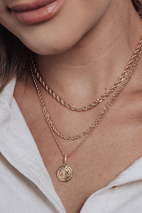 Colar Pingente São Bento Dourado - comprar online