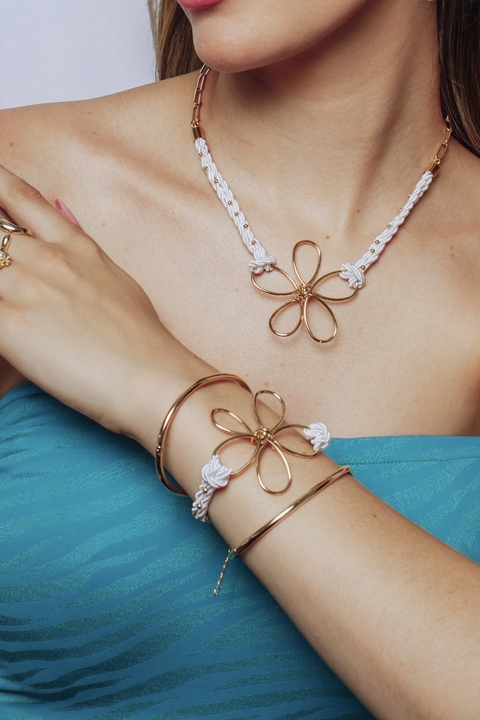Pulseira Corda Flor Contorno Dourado