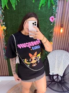 Oversized Meninas super Poderosas na internet