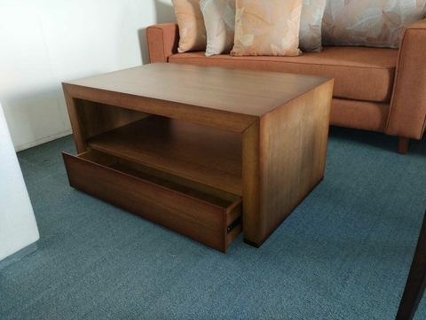 MESA CAMELLO CON CAJONES