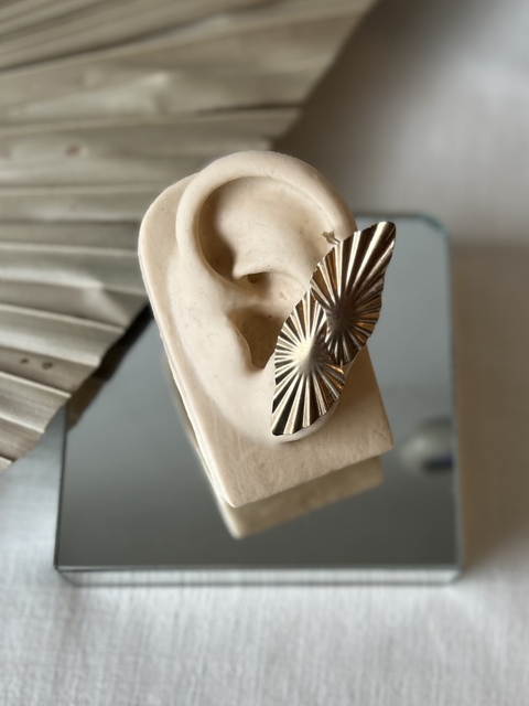 Brinco Ear Cuff Metalizado Folha Organico - comprar online