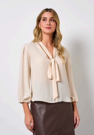 BLUSA COM AMARRAÇÃO NO DECOTE