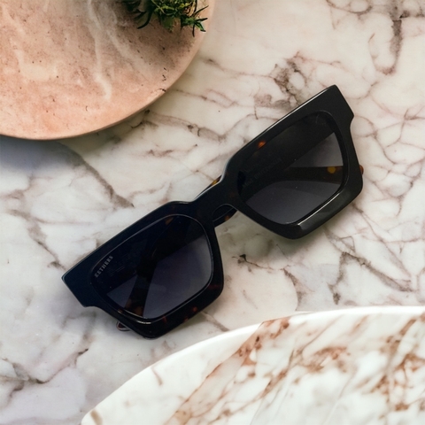 B R I T T A N I A - Tortoise + Gris Degradé - comprar online