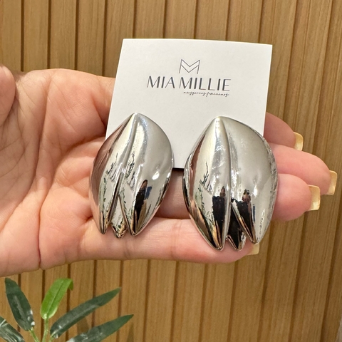 Brinco Tulipa (prateado)