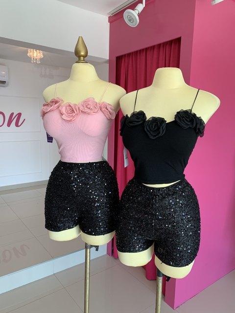 BLUSAS DE ROSA NEGRA Y ROSA