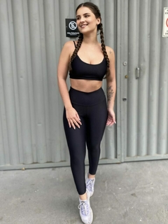 Conjunto Canelado Preto Cruzado na internet