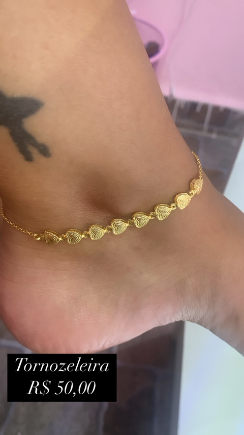 Tornozeleira banhado ouro 18k com 8 corações