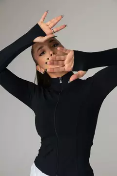 Casaquinho Move OnMove Preto na internet