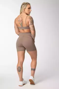 Short Médio Up Kebra Kexo Cacau - comprar online