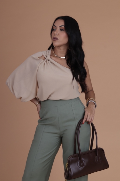 Blusa assimétrica Iara - comprar online