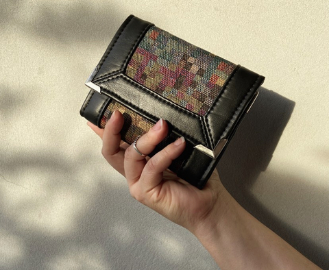 Carteira pixel colorida