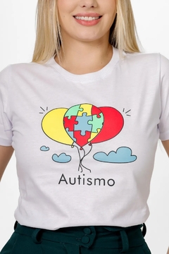 T-SHIRT AUTISMO BALÕES NAS NUVENS na internet