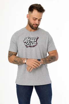 CAMISETA MASCULINA JESUS FIRST