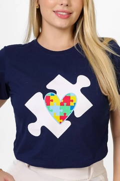 T-SHIRT AUTISMO CORAÇÃO QUEBRA-CABEÇAS - comprar online