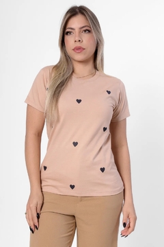 T-SHIRT CORAÇÕEZINHOS PRETOS