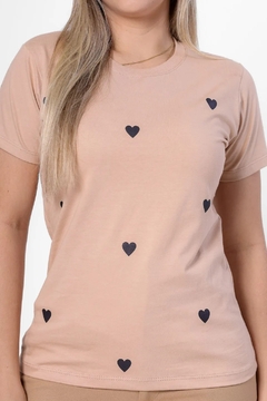 T-SHIRT CORAÇÕEZINHOS PRETOS - comprar online