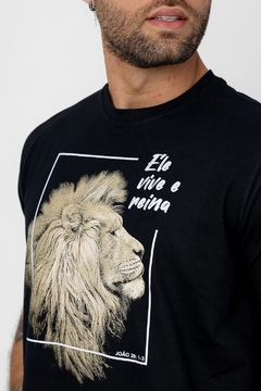 CAMISETA MASCULINA ELE VIVE E REINA - comprar online