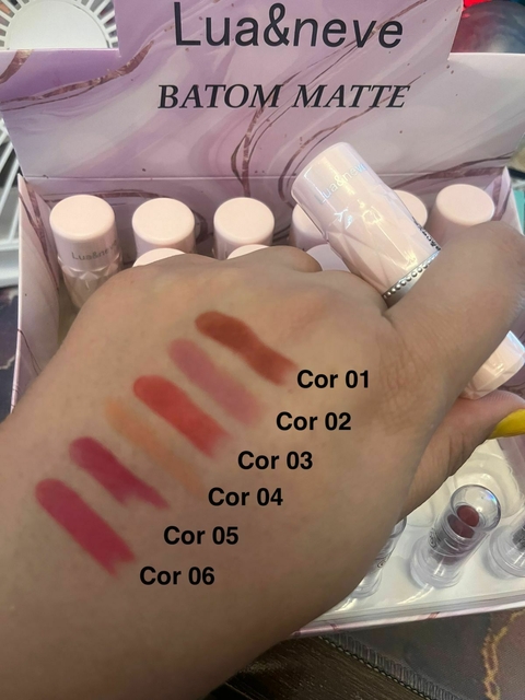 Batom em Bala Hidratante e Efeito Matte Lua e Neve