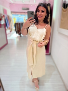 Vestido midi Yasmim (off)