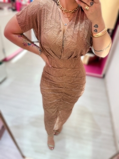 Vestido midi transpassado Mika verão nude na internet