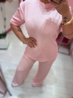 Conjunto calça e blusa Antonella rosa na internet