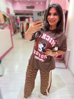 Vestido Camisetão mickey marrom na internet