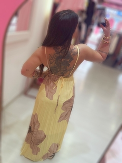Vestido longo plissado amarelo - Diamante Rose | Moda feminina Esteio | Loja de roupas feminina