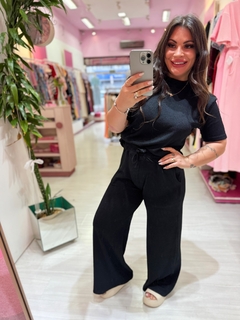 Conjunto calça e blusa Antonella preto na internet