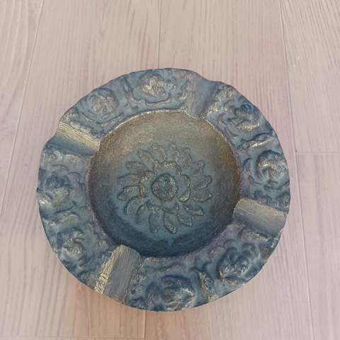 Grande cinzeiro em bronze