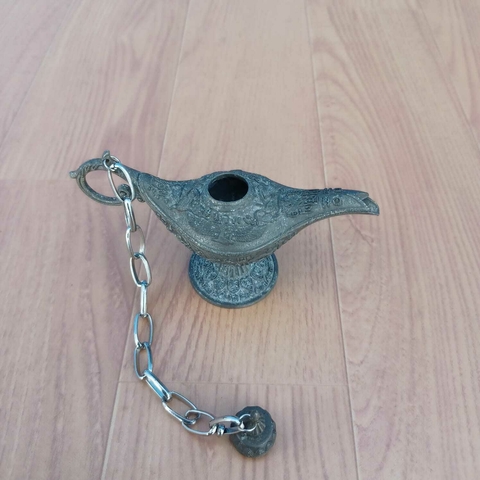 Miniatura decorativa da lâmpada mágica de Aladim