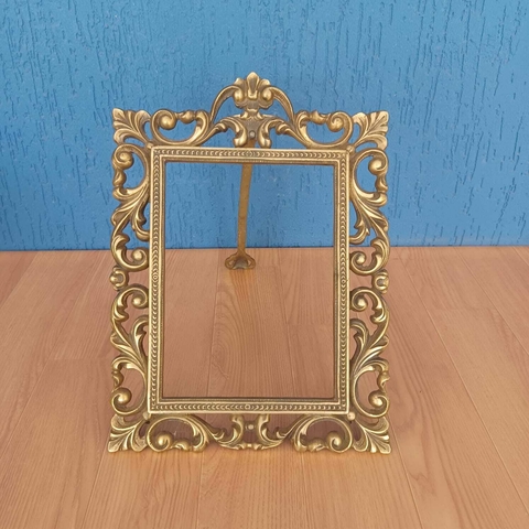 Porta-retrato antigo com moldura em bronze ricamente trabalhado