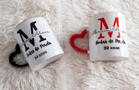 Caneca de porcelana alça de coração