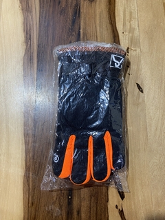 Imagen de Guantes antideslizante con arnes de puño e interior de corderito