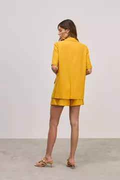 Blazer Amarelo Carlota Costa na internet
