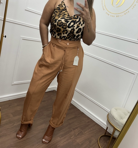 Calça de Linho – Elegância e Conforto