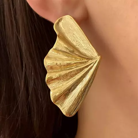 Brinco leque franzido dourado aço inox - comprar online