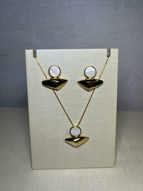 Conjunto Triangulo Orgânico e Detalhes em Madrepérolas - comprar online