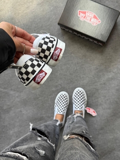 TÊNIS SLIP-ON CHEKERBOARD BLACK WHITE na internet