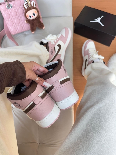 BOTA JORDAN CHICAGO PRIME MANTEIGA/FLAMINGO/CAFÉ