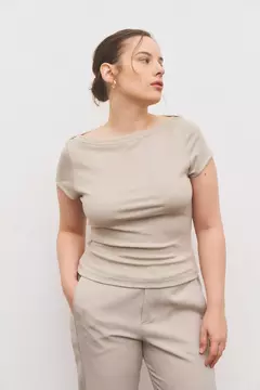 REMERA CUELLO BOTE CRUZADO - comprar online