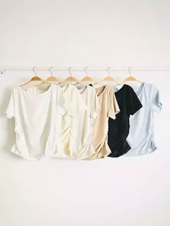 REMERA FRUNCE LATERAL