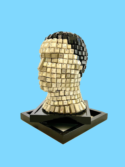 Computer Man — Cabeza Escultórica con Teclas Reutilizadas - comprar online